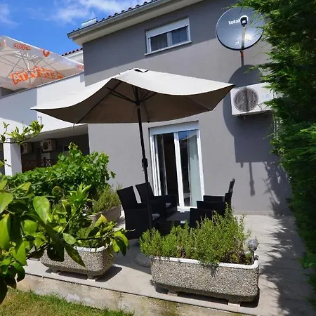 Jana 2108 Apartmán Pula